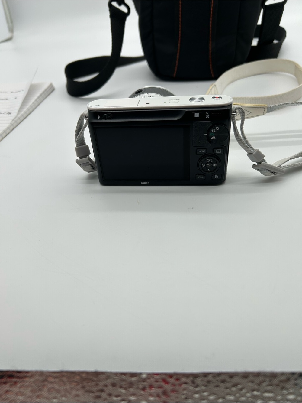 Nikon White J1 Mirrorless Camera with 10-30mm Lens - Picture 6 of 12